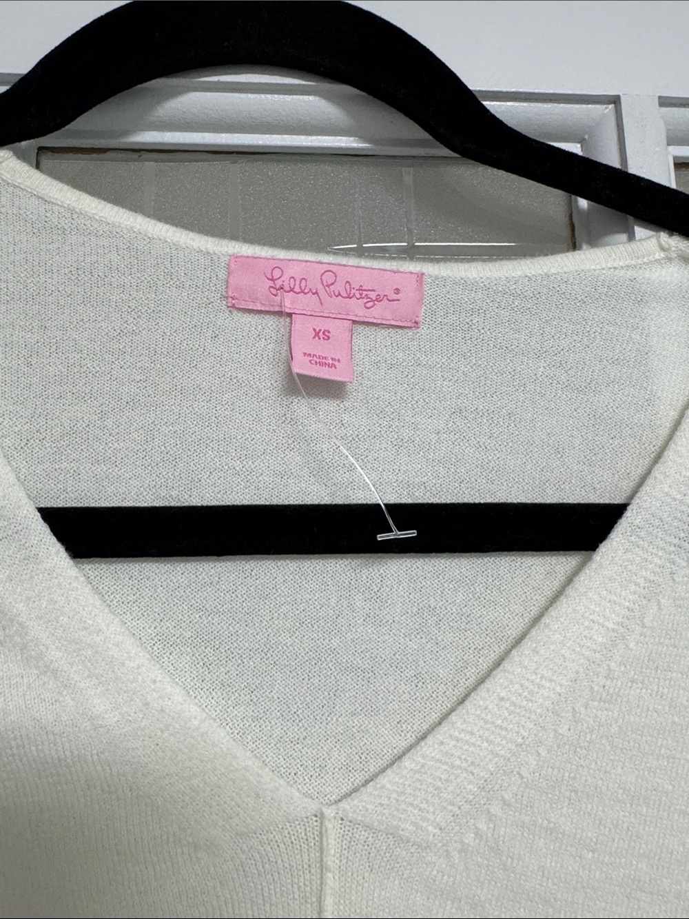 Lilly Pulitzer Cream V‑Neck Tassel‑Hem Sweater - Picture 3 of 6